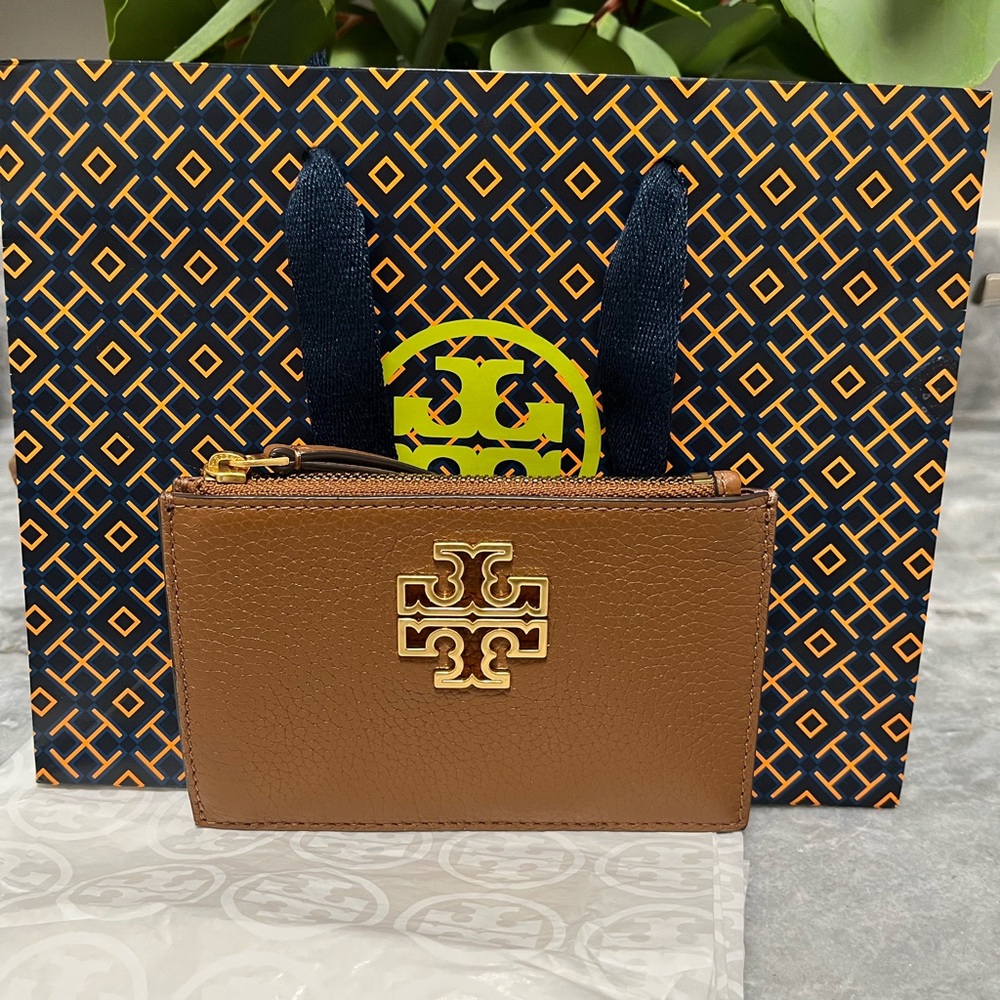 Tory Burch card case NWT & gift bag!